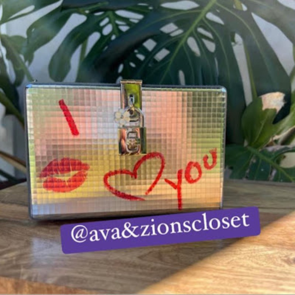 Meet your Posher, Ava Zion! Purveyor of luxe handbags. Preloved luxe item seller